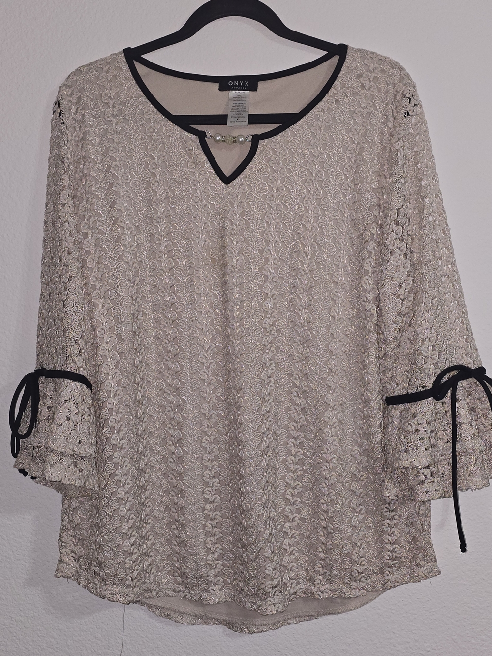 Onyx Lace-Textured 3/4 Sleeve Blouse in Blush with Black Trim